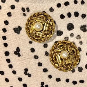 Beautiful VINTAGE earringsgold/pearl -clip on